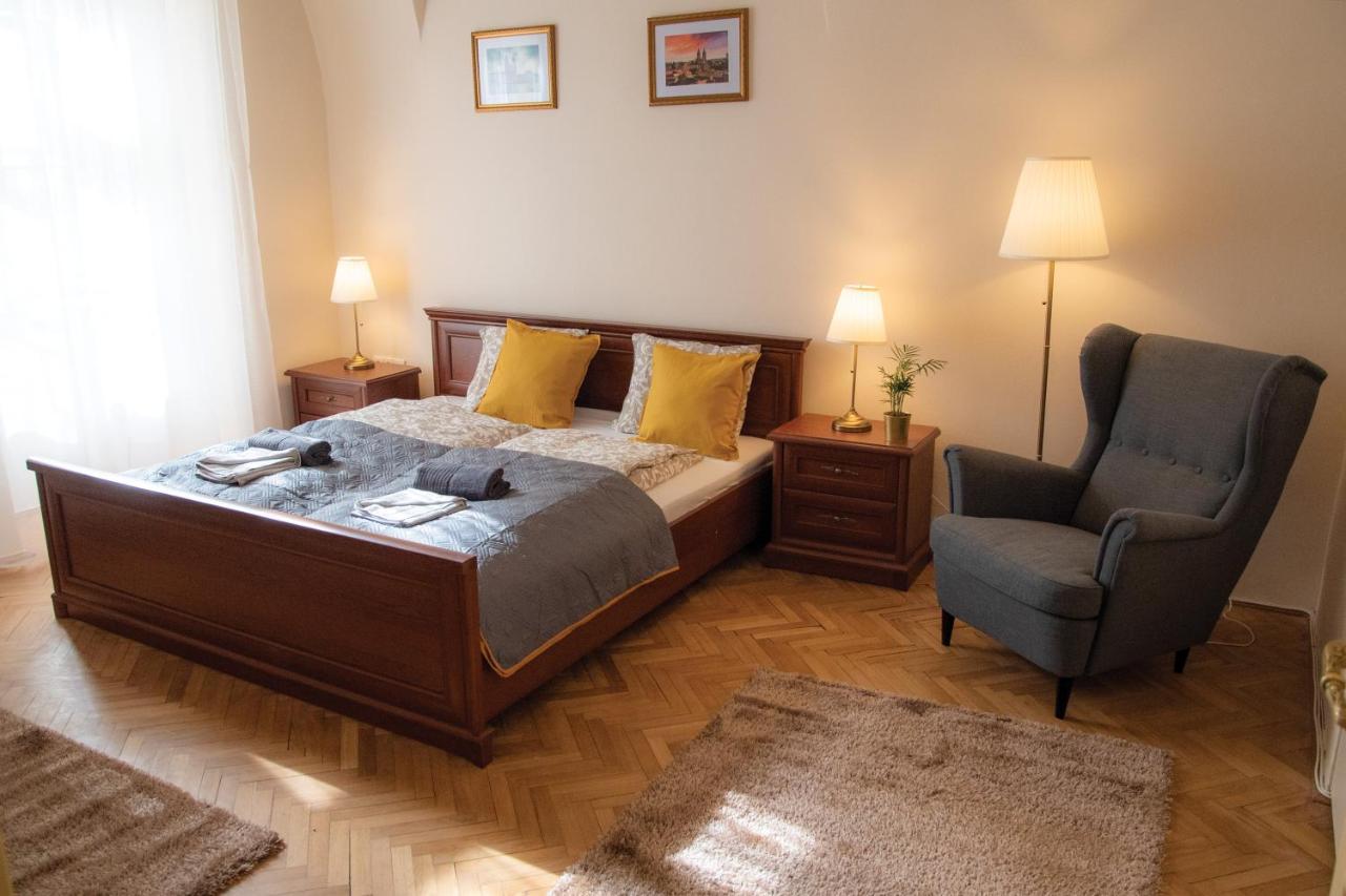 Theatroom Apartman Eger Esterno foto