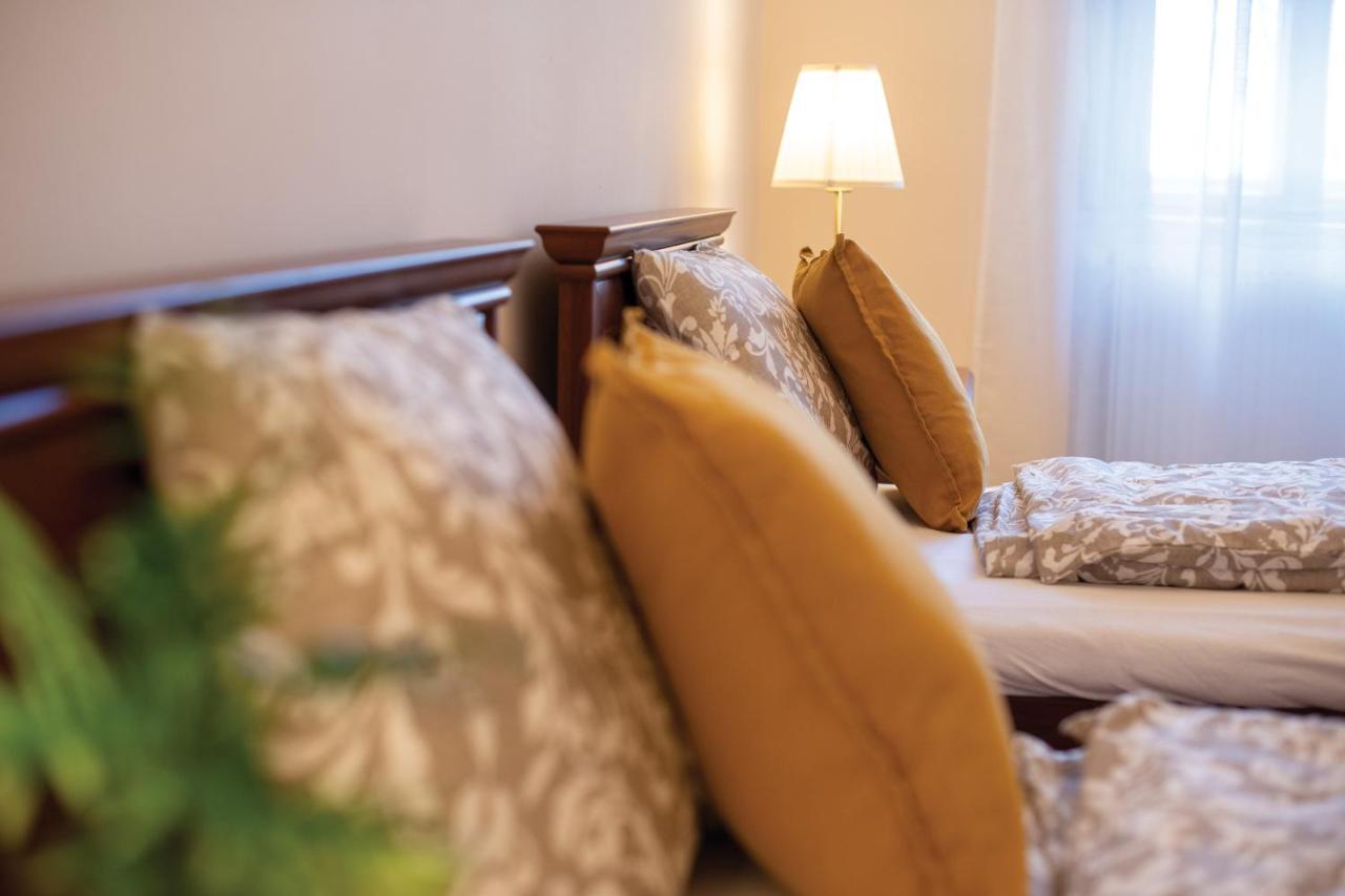 Theatroom Apartman Eger Esterno foto