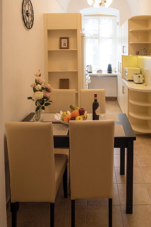 Theatroom Apartman Eger Esterno foto
