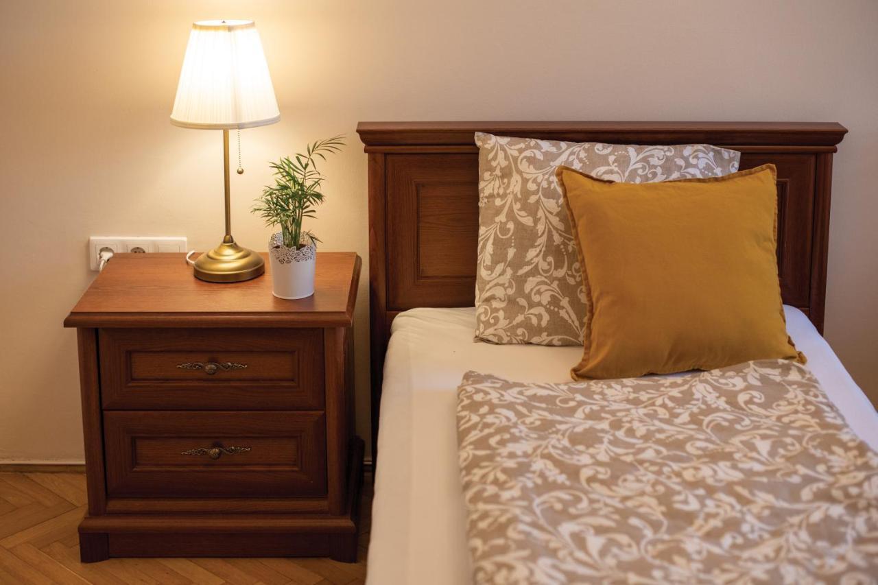 Theatroom Apartman Eger Esterno foto