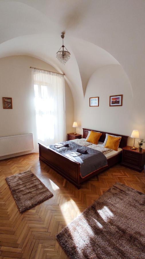 Theatroom Apartman Eger Esterno foto
