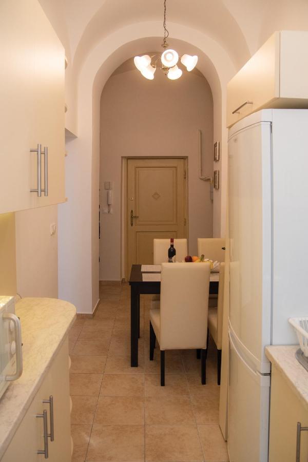 Theatroom Apartman Eger Esterno foto