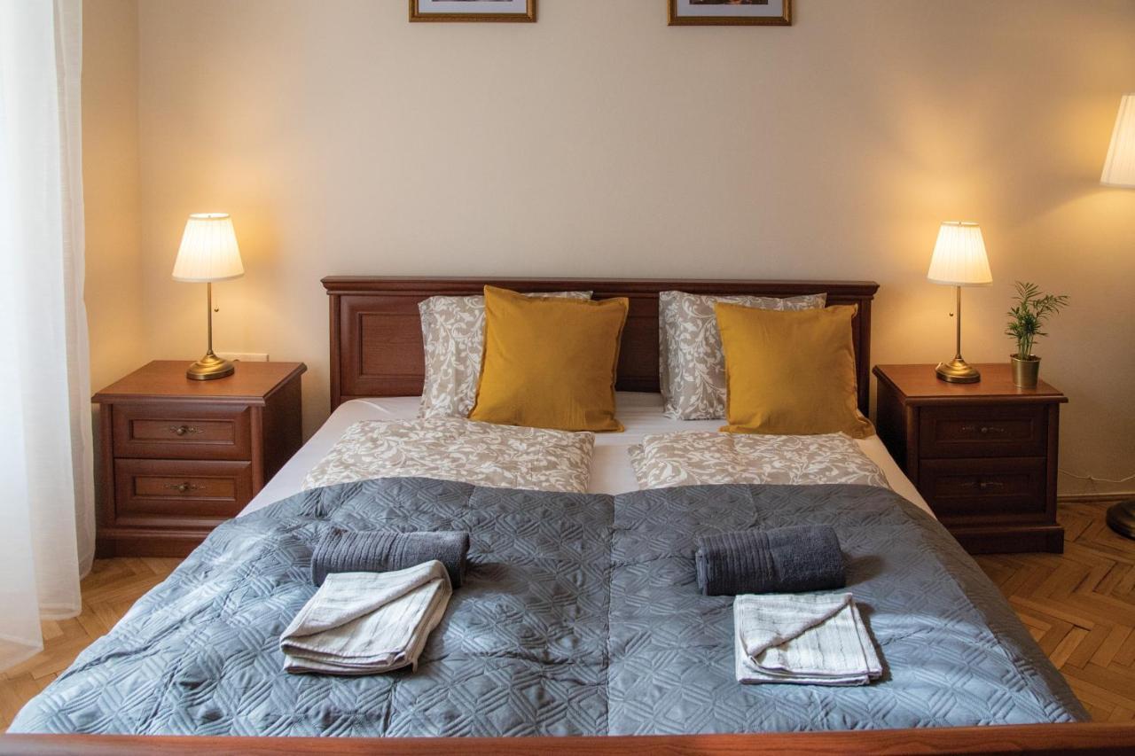 Theatroom Apartman Eger Esterno foto
