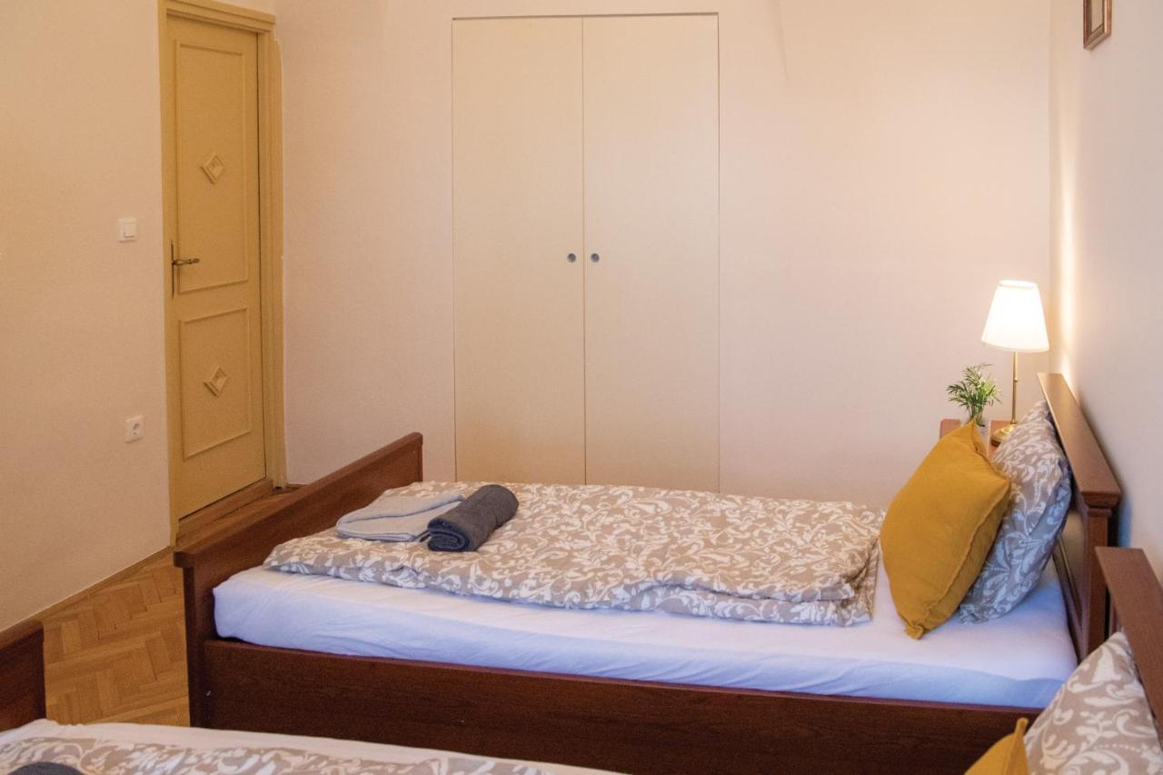 Theatroom Apartman Eger Esterno foto