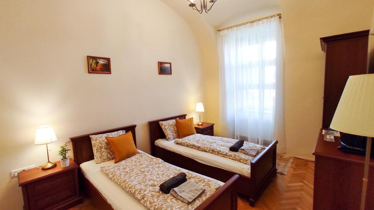 Theatroom Apartman Eger Esterno foto