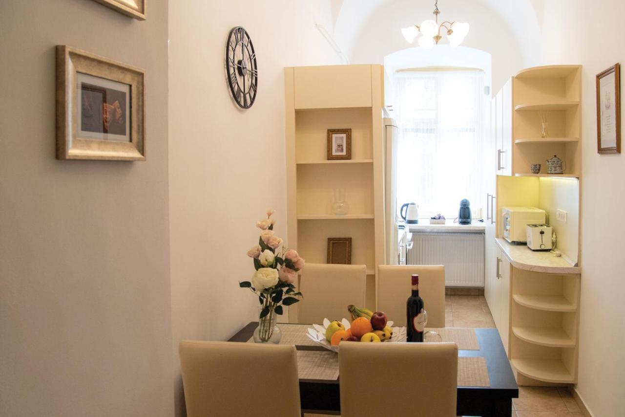 Theatroom Apartman Eger Esterno foto