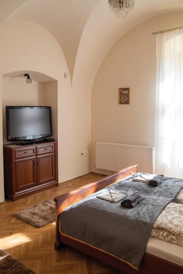 Theatroom Apartman Eger Esterno foto