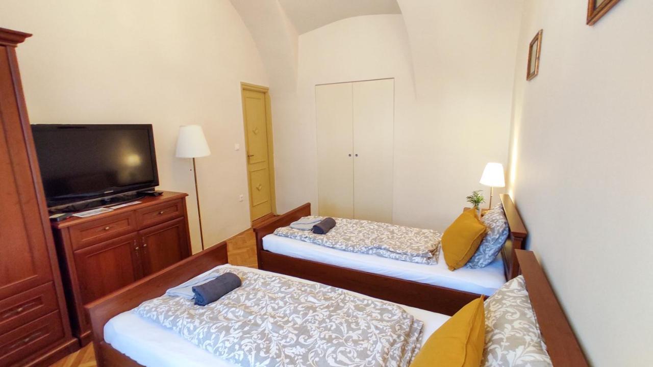 Theatroom Apartman Eger Esterno foto