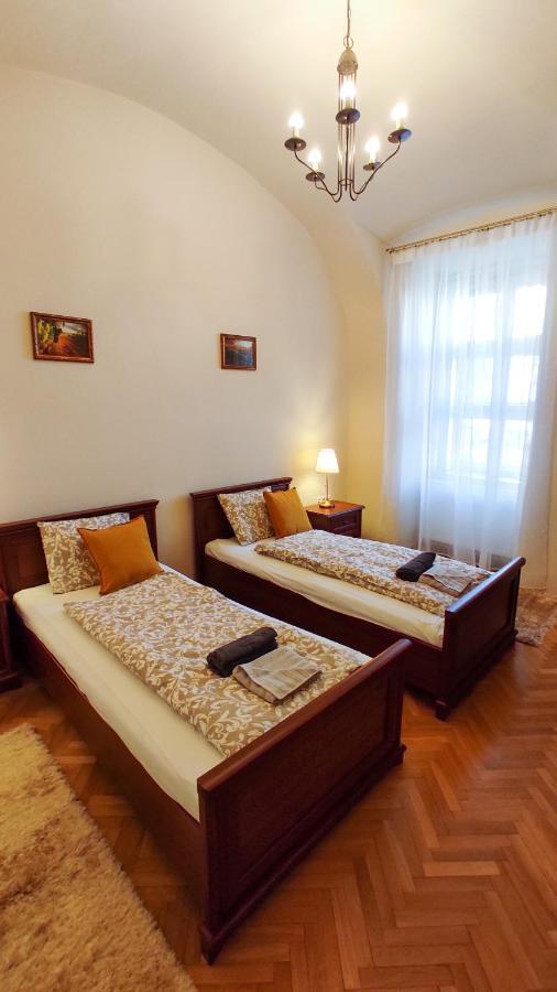 Theatroom Apartman Eger Esterno foto