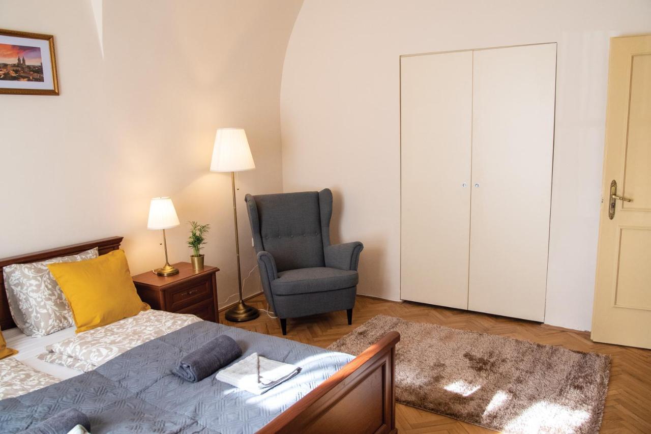 Theatroom Apartman Eger Esterno foto