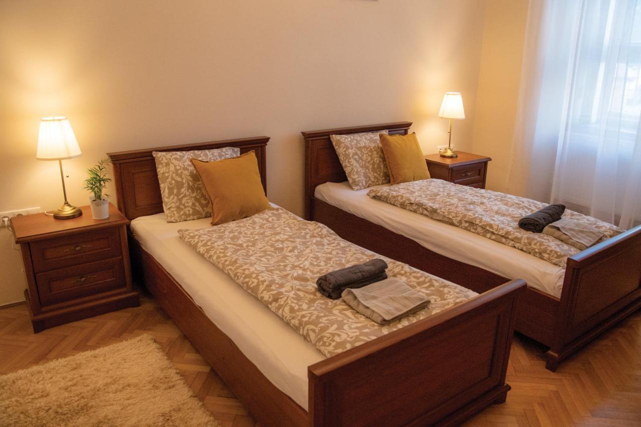 Theatroom Apartman Eger Esterno foto
