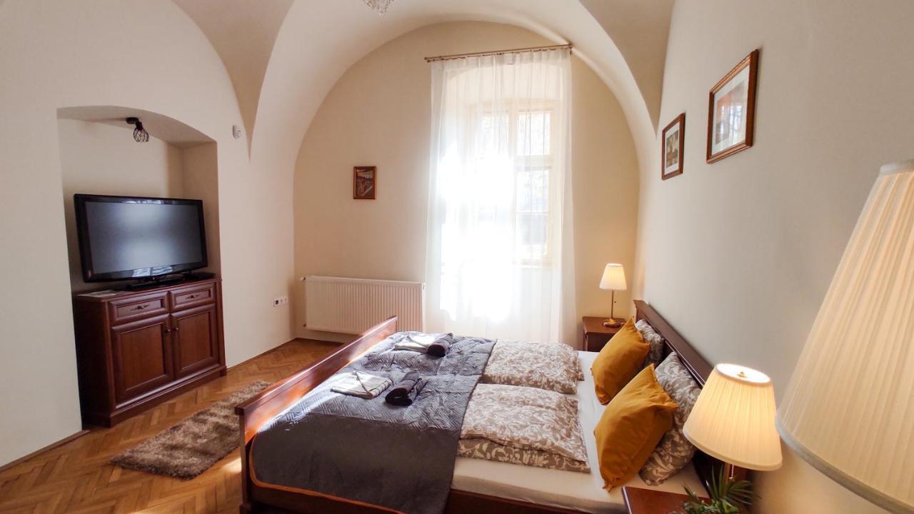 Theatroom Apartman Eger Esterno foto